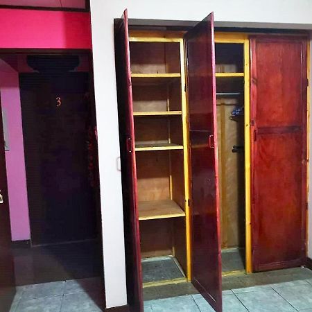 Airport Traveler'S Home Alajuela Esterno foto