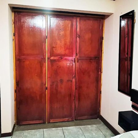 Airport Traveler'S Home Alajuela Esterno foto