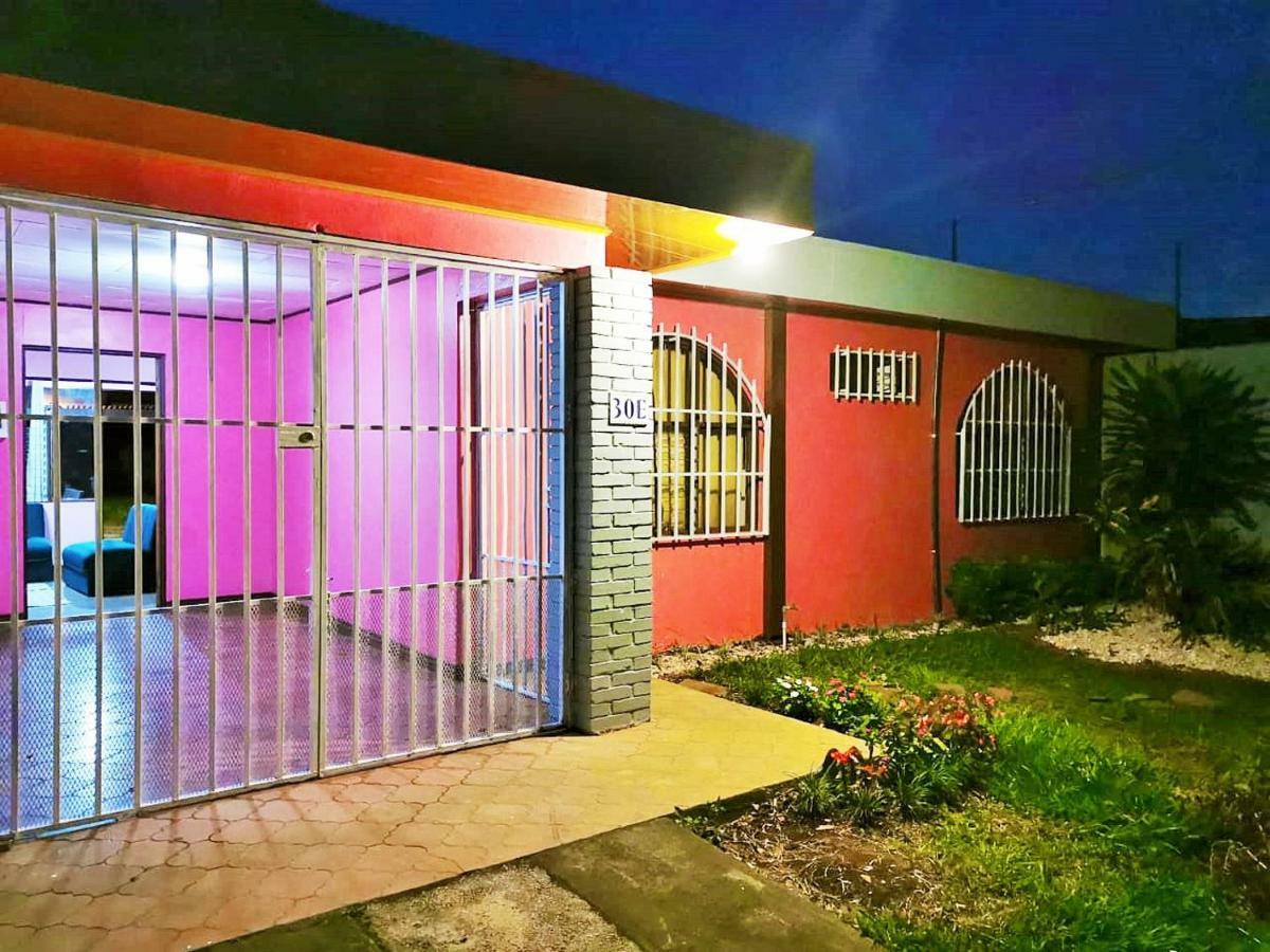 Airport Traveler'S Home Alajuela Esterno foto